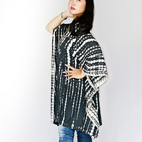 0128 / Black and White  Short Kaftan, Rayon Caftan - Picture 4 of 13